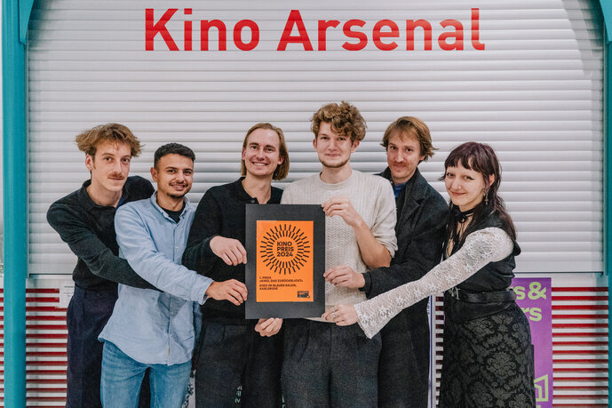 The team from Kino im Blauen Salon at the award ceremony on 26.10.2024. From the left: Leo Hilsheimer, Luca Exner, Jason Stewart, Yael Kolb, Philip Lawall, Julia Senger.