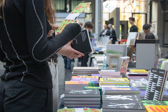 View of the first BookBauFestival in the atriums of the HfG