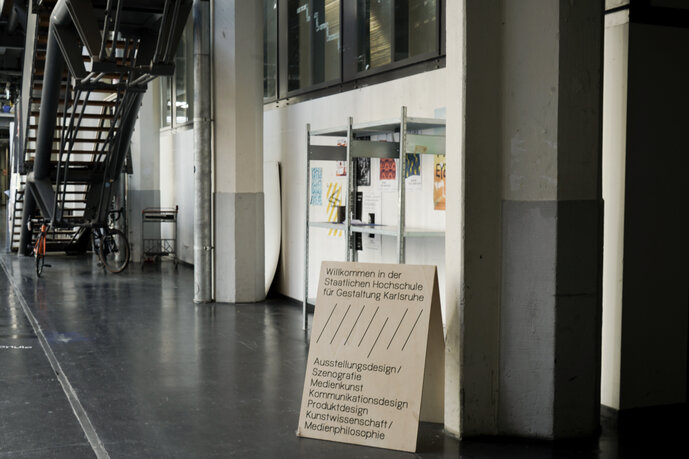 Bild HfG Karlsruhe Eingangsbereich