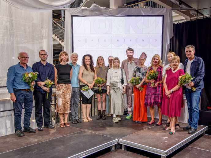 Gruppenfoto Gewinner*innen Förderpreise des Rundgangs 2026