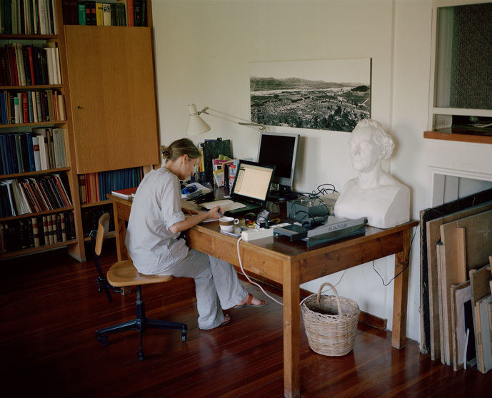 Under the watchful eye of the bust of Ernst Curtius the researcher transfers manual notes into the digital model