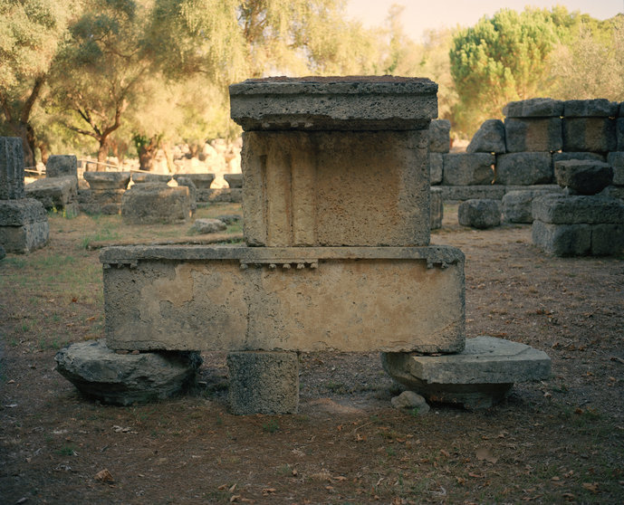 architrave with triglyphs and geison on two Doric capitals and stone block